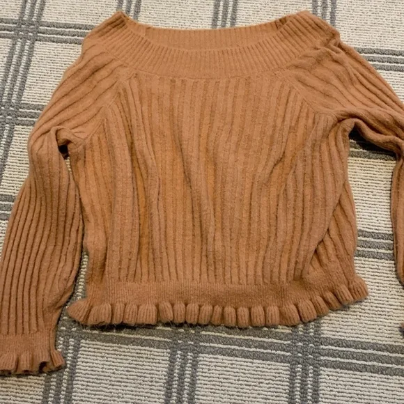 Pretty sweater - Picture 2 of 4